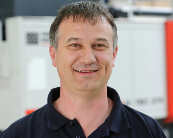 Tel.: +49 7822 8917-0 vetter@quattro-form.de Tel.: +49 7822 8917-0 vetter@quattro-form.de