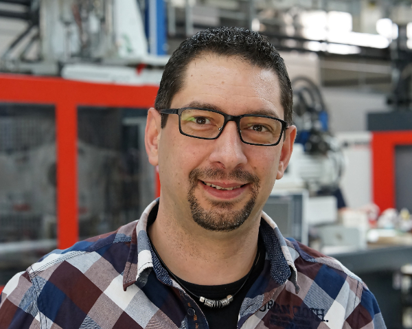 Tel.: +49 7822 8917-0 trahasch@quattro-form.de Tel.: +49 7822 8917-0 trahasch@quattro-form.de